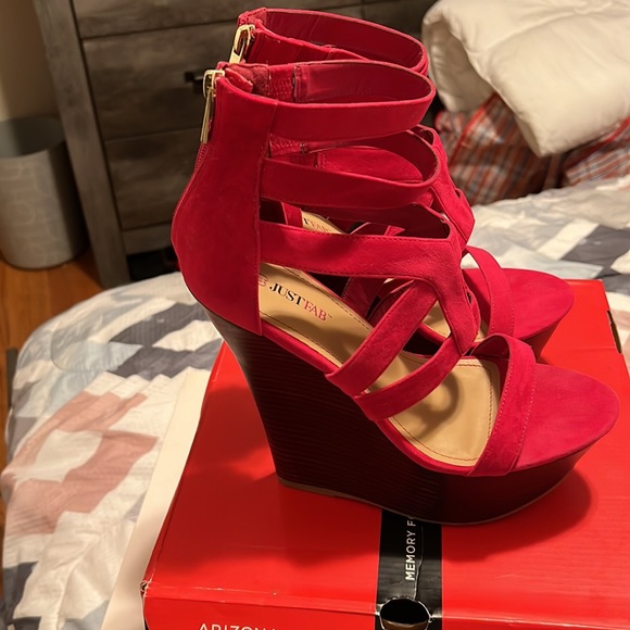 Fuchia Pink wedge heels ! Never worn ! - Picture 2 of 3